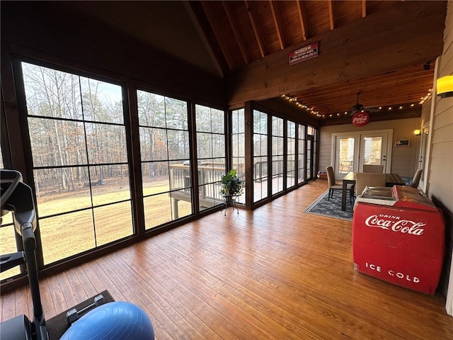 sunroom with vaulted ceiling