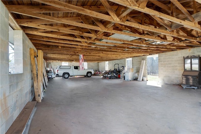 garage featuring concrete block wall