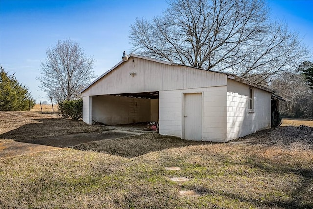 view of detached garage