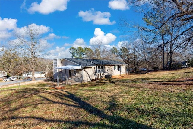 view of front of house featuring a front yard and fence