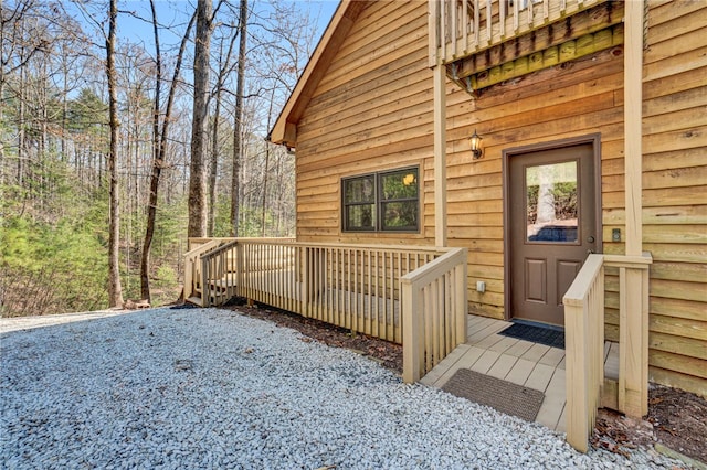 property entrance featuring a deck