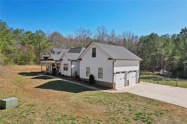 view of front of house featuring a garage, concrete driveway, and a front yard