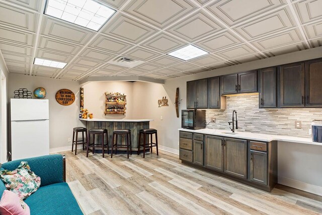 432 Over Look Dr, Fair Play, SC 29643 - kitchen with a sink, light countertops, a kitchen breakfast bar, freestanding refrigerator, and decorative backsplash
