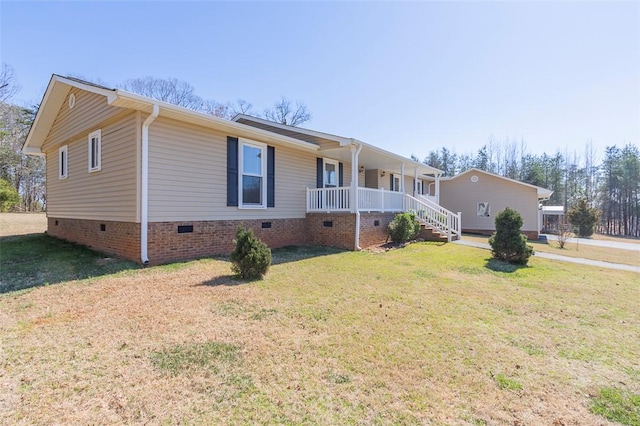 view of front of property featuring a front lawn, covered porch, and crawl space