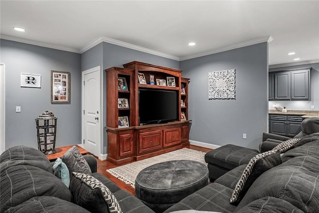 living room featuring recessed lighting, crown molding, and wood finished floors