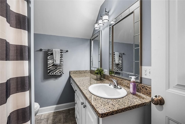 full bathroom with lofted ceiling, curtained shower, toilet, vanity, and baseboards