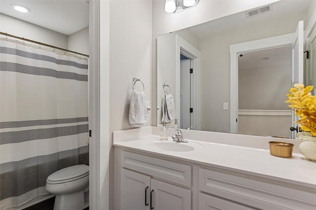 full bath with a shower with shower curtain, visible vents, vanity, and toilet