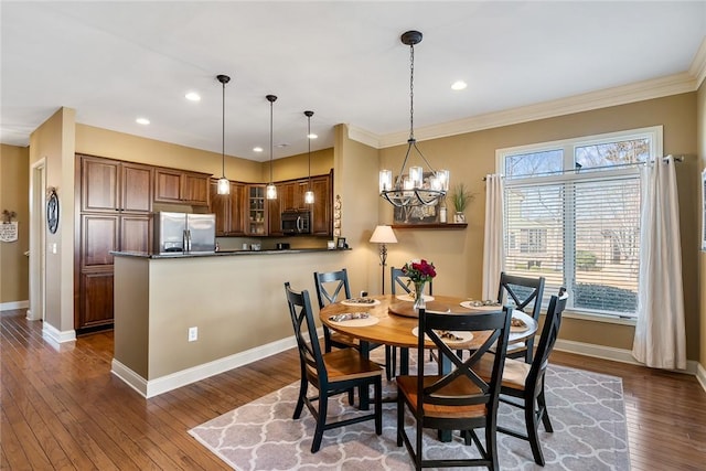 dining space with dark wood-type flooring, recessed lighting, an inviting chandelier, and baseboards