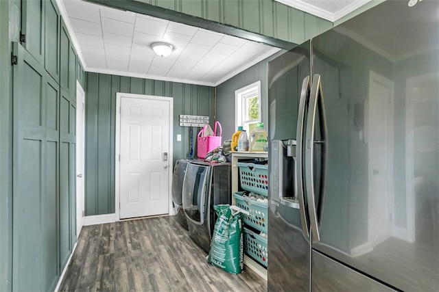 laundry room with laundry area, ornamental molding, dark wood-style flooring, and independent washer and dryer