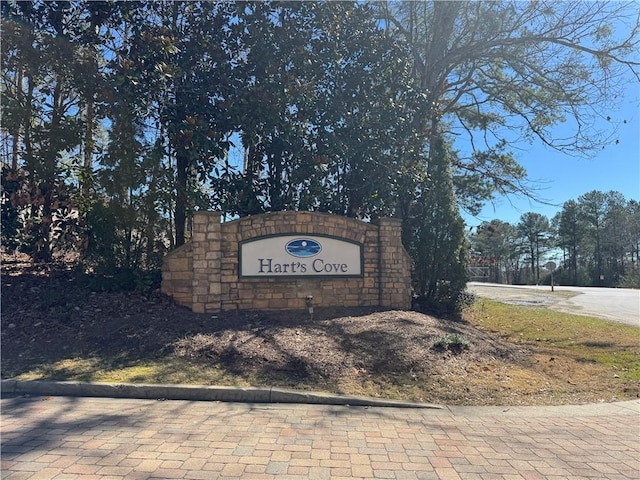 view of community / neighborhood sign