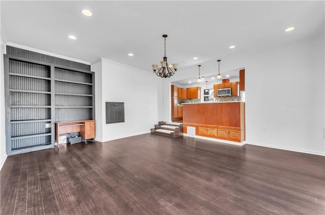 living area featuring dark wood-style floors, recessed lighting, ornamental molding, and built in study area