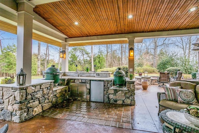 view of patio / terrace featuring an outdoor kitchen and area for grilling