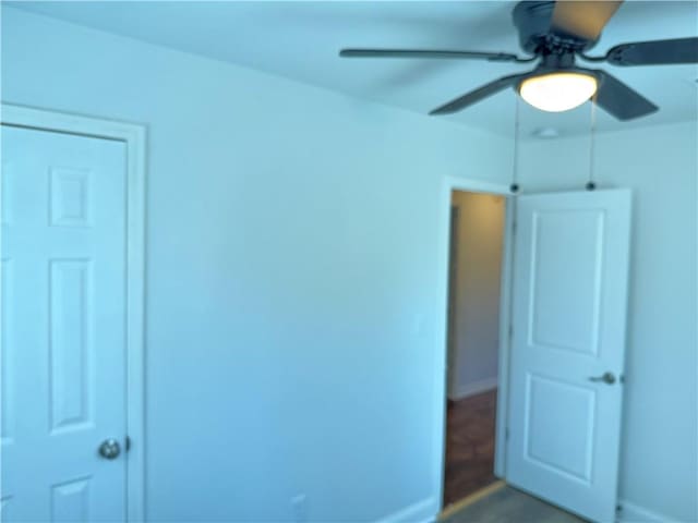 unfurnished bedroom featuring ceiling fan and baseboards