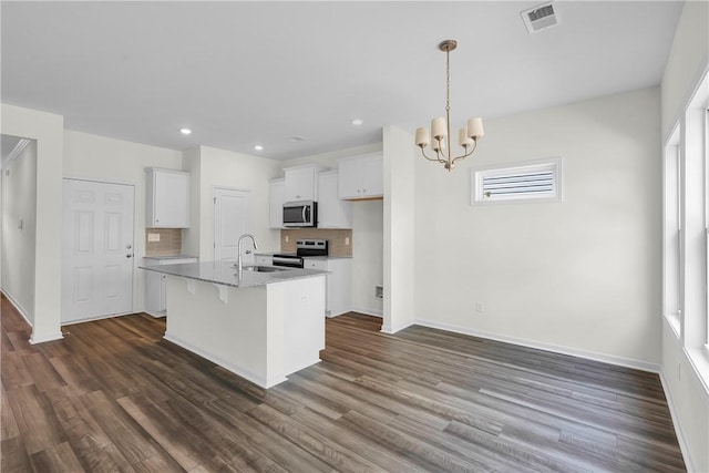 kitchen featuring a sink, a chandelier, stainless steel appliances, white cabinetry, and dark wood-style floors