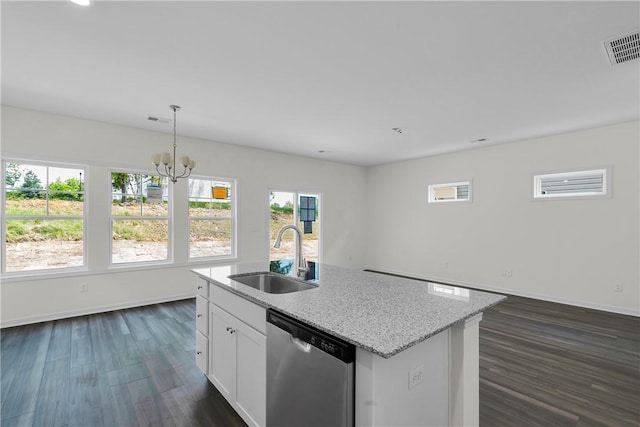 kitchen featuring visible vents, a center island with sink, a sink, dark wood finished floors, and dishwasher