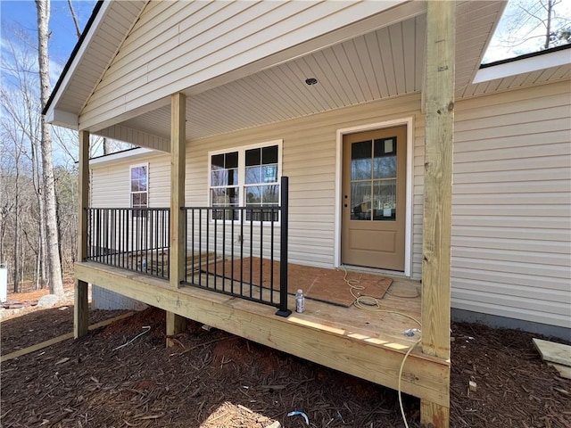 entrance to property featuring covered porch