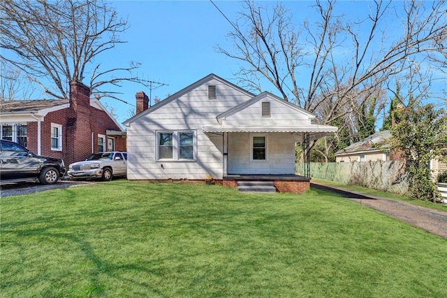 211 Dickens Ave, Anderson, SC 29621 - bungalow-style home with covered porch and a front lawn