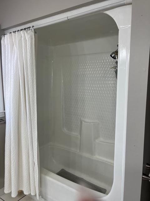 bathroom with shower / bathtub combination with curtain