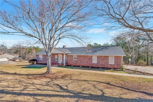 ranch-style home featuring brick siding and a front yard