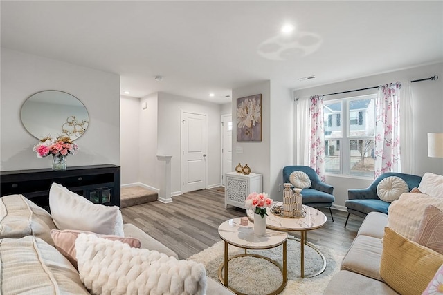 living room with visible vents, recessed lighting, baseboards, and wood finished floors