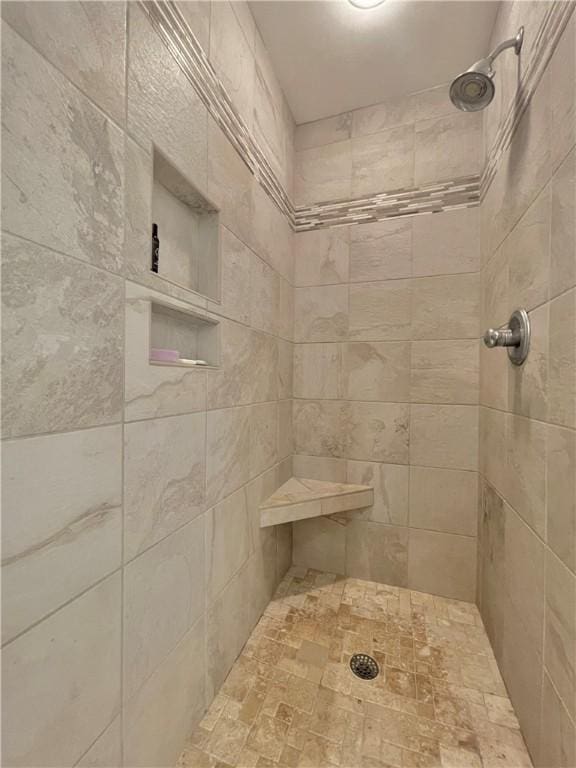 full bath featuring tiled shower