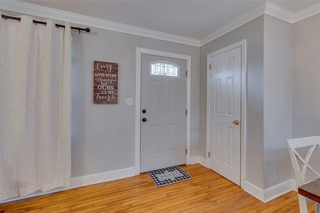 foyer featuring light wood-style floors, baseboards, and ornamental molding