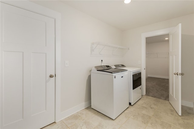 washroom featuring laundry area, independent washer and dryer, and baseboards