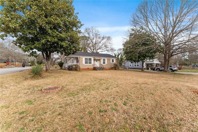 ranch-style house with crawl space and a front yard