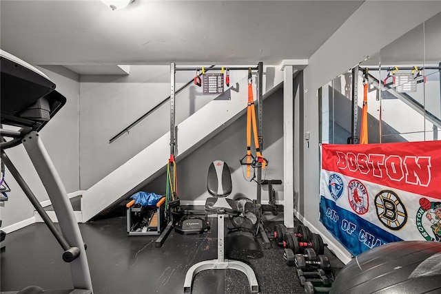 workout area featuring baseboards