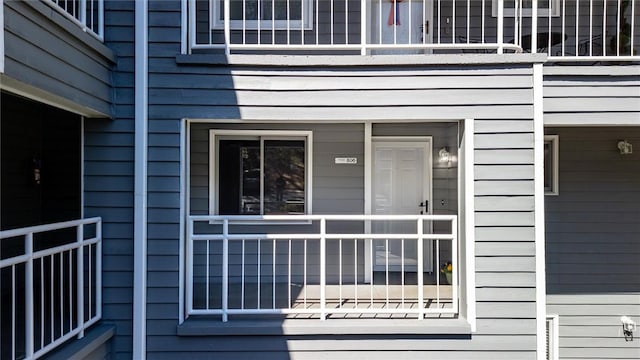 entrance to property featuring a balcony