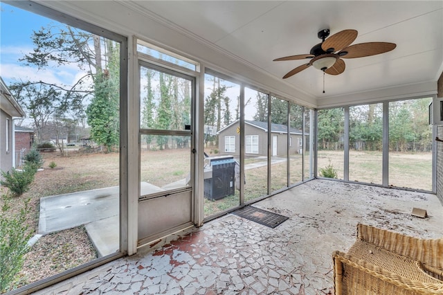 sunroom / solarium with a ceiling fan