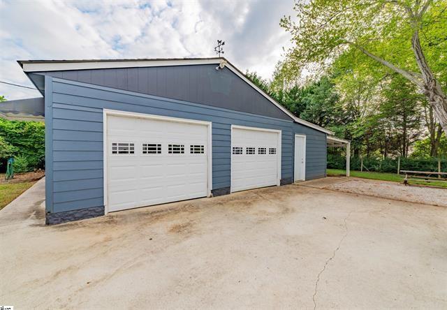 view of detached garage