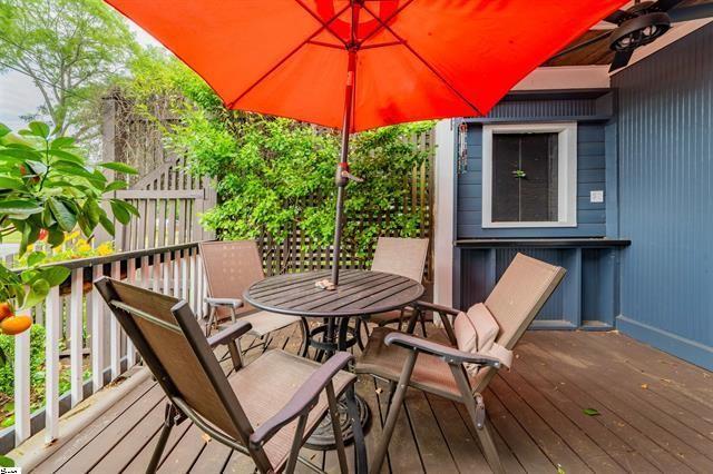 deck featuring outdoor dining space