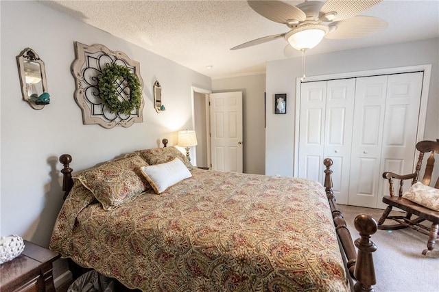 bedroom with a closet, carpet, a ceiling fan, and a textured ceiling