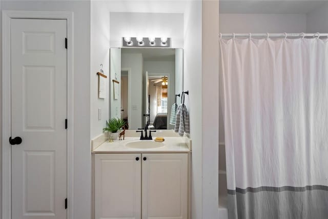 ensuite bathroom with vanity, a shower with curtain, a ceiling fan, and connected bathroom