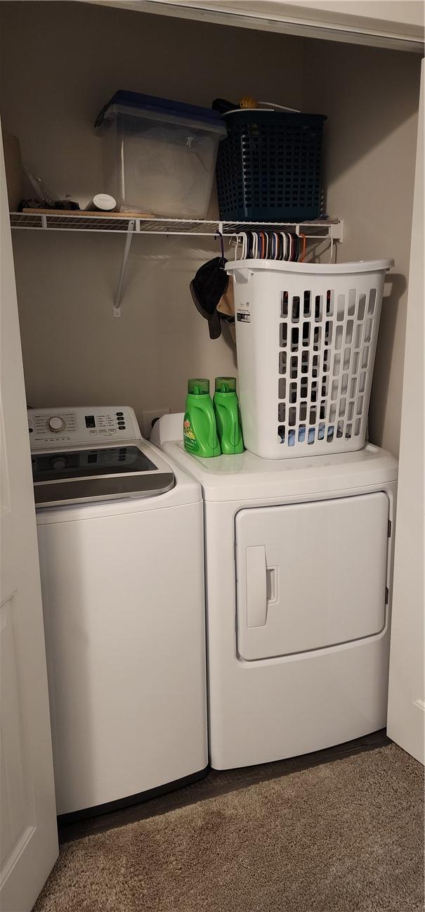 washroom featuring laundry area and washing machine and dryer