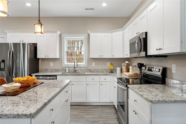103 W Chestnut Cir, Central, SC 29630 - kitchen featuring stainless steel appliances, light wood-style floors, white cabinets, hanging light fixtures, and recessed lighting