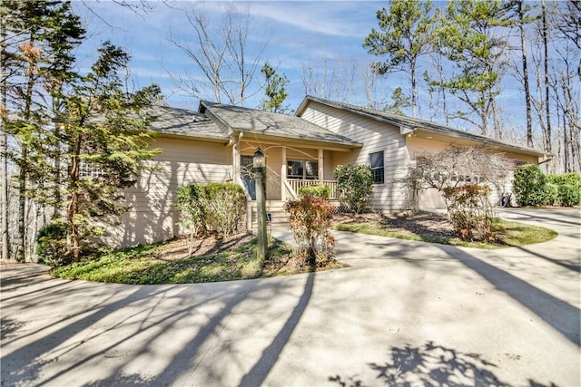 view of front of home with covered porch and concrete driveway