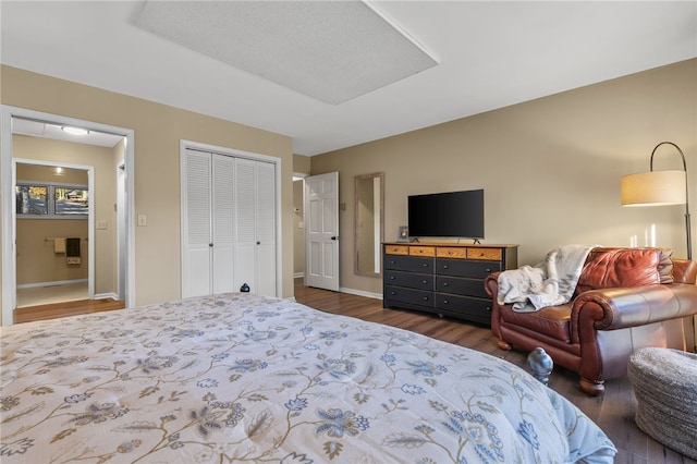 bedroom featuring wood finished floors, a closet, and baseboards