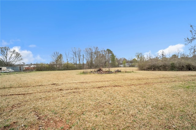 view of yard featuring a rural view