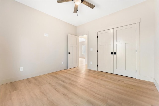 unfurnished bedroom featuring baseboards, light wood-style floors, a closet, and ceiling fan
