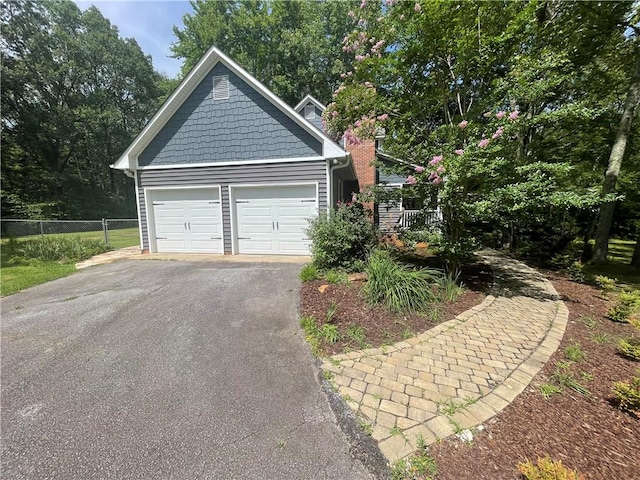 236 Issaqueena Dr, Central, SC 29630 - garage with driveway