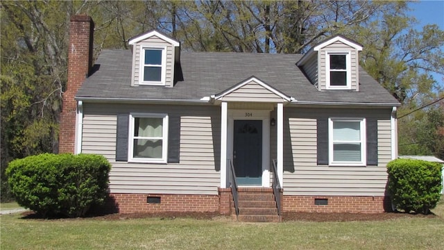 304 Oak Dr, Anderson, SC 29625 - cape cod-style house featuring a front lawn, crawl space, and entry steps