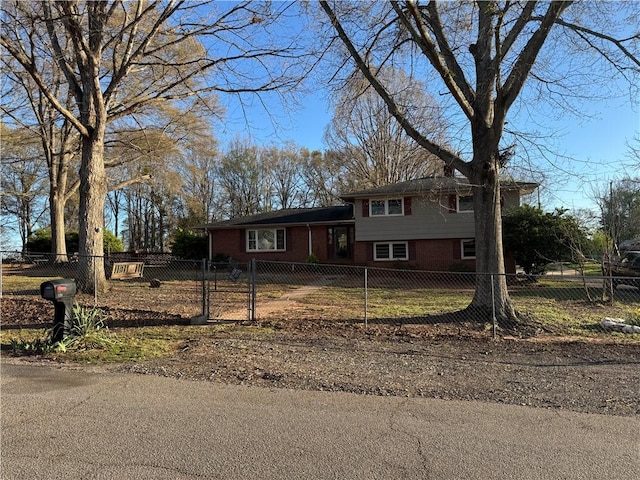 125 Victorian Dr, Anderson, SC 29625 - split level home featuring brick siding, a gate, and a fenced front yard