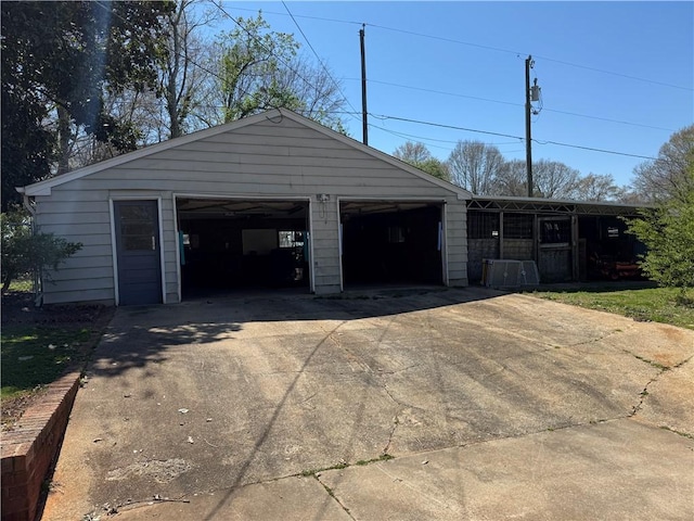 125 Victorian Dr, Anderson, SC 29625 - garage featuring concrete driveway