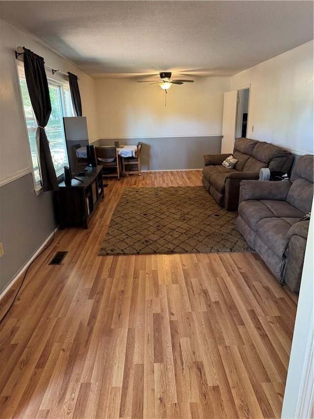 125 Victorian Dr, Anderson, SC 29625 - living area with light wood-type flooring, a textured ceiling, ceiling fan, and visible vents