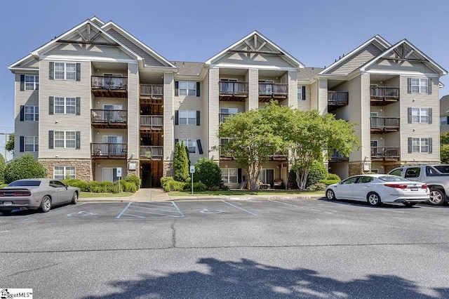 621 Lookover Dr, Anderson, SC 29621 - view of apartment building / complex with uncovered parking