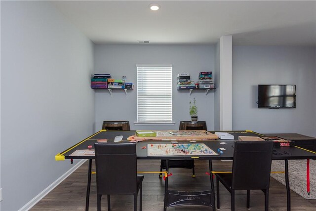 dining area featuring baseboards, wood finished floors, visible vents, and recessed lighting