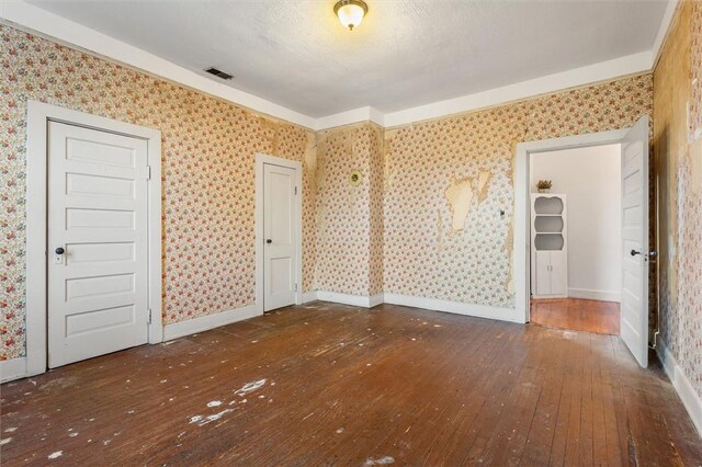 222 E Creswell Ave, Greenwood, SC 29646