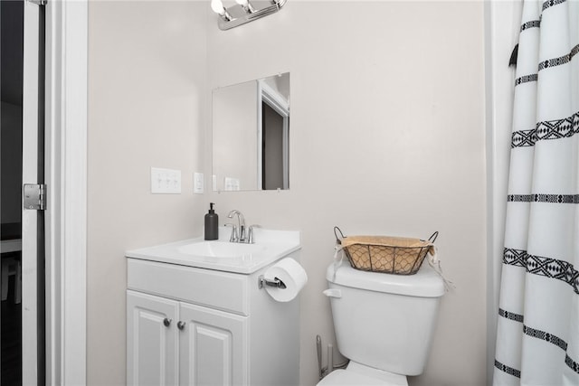 full bath with a shower with shower curtain, toilet, and vanity